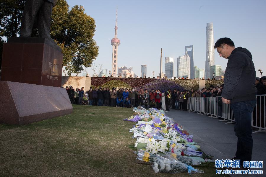 （社会）（5）上海市民献花祭遇难者