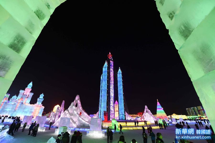 （社会）（4）“流光溢彩”冰雪童话世界——第31届哈尔滨国际冰雪节开幕