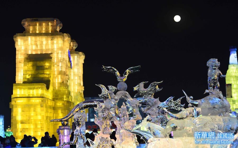 （晚报）（4）“流光溢彩”冰雪童话世界——第31届哈尔滨国际冰雪节开幕