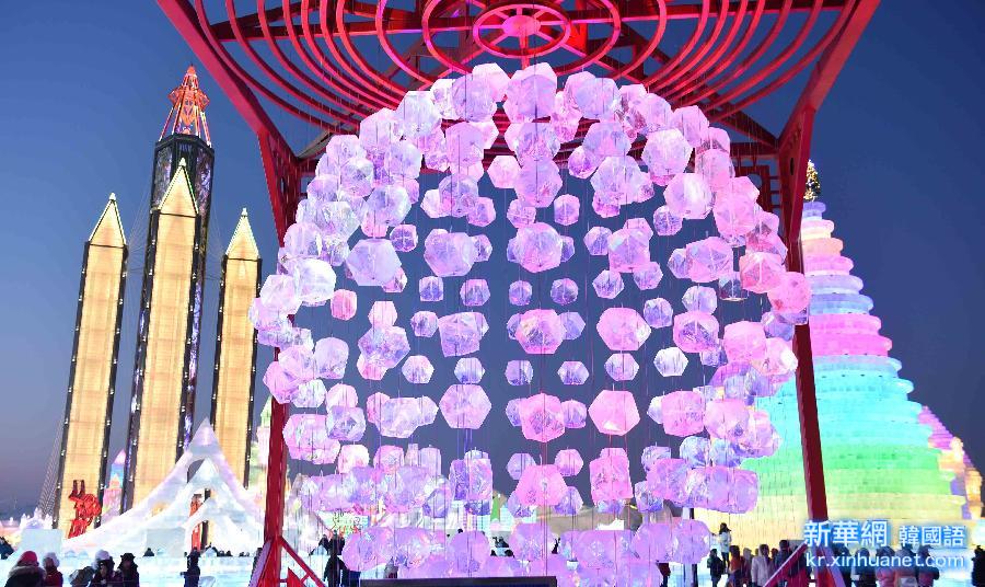 （晚报）（5）“流光溢彩”冰雪童话世界——第31届哈尔滨国际冰雪节开幕