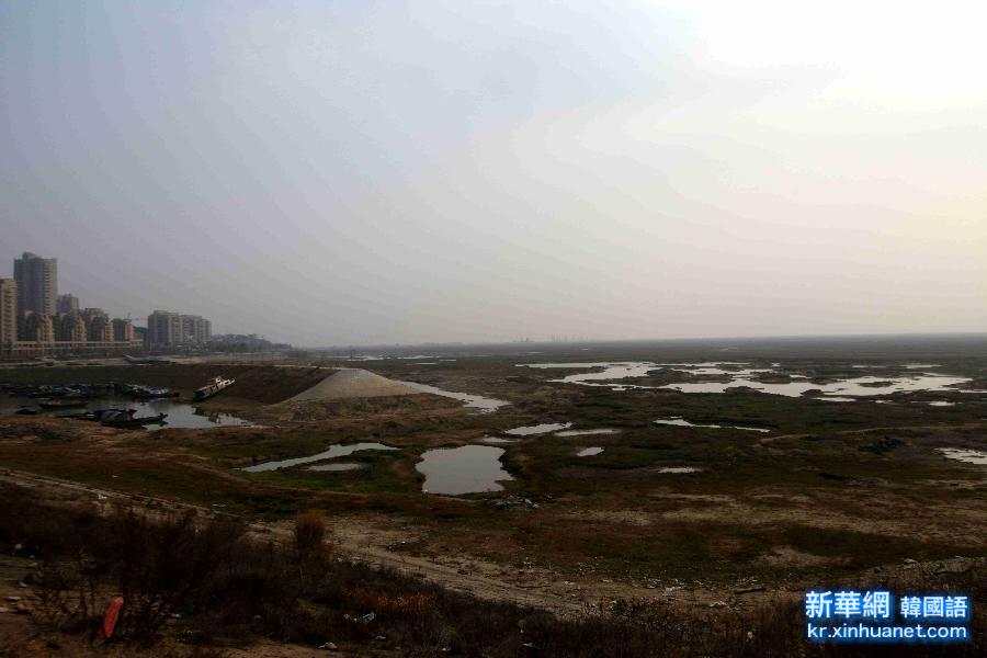 （生态）（3）我国最大淡水湖鄱阳湖已逼近极枯水期