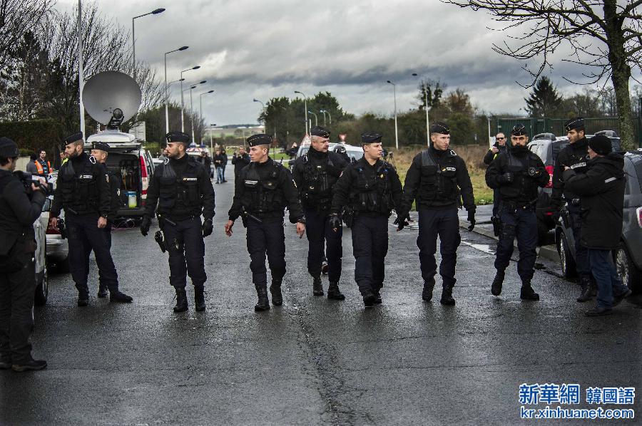 （国际）（2）法国警方击毙《沙尔利周刊》袭击案两名嫌疑人