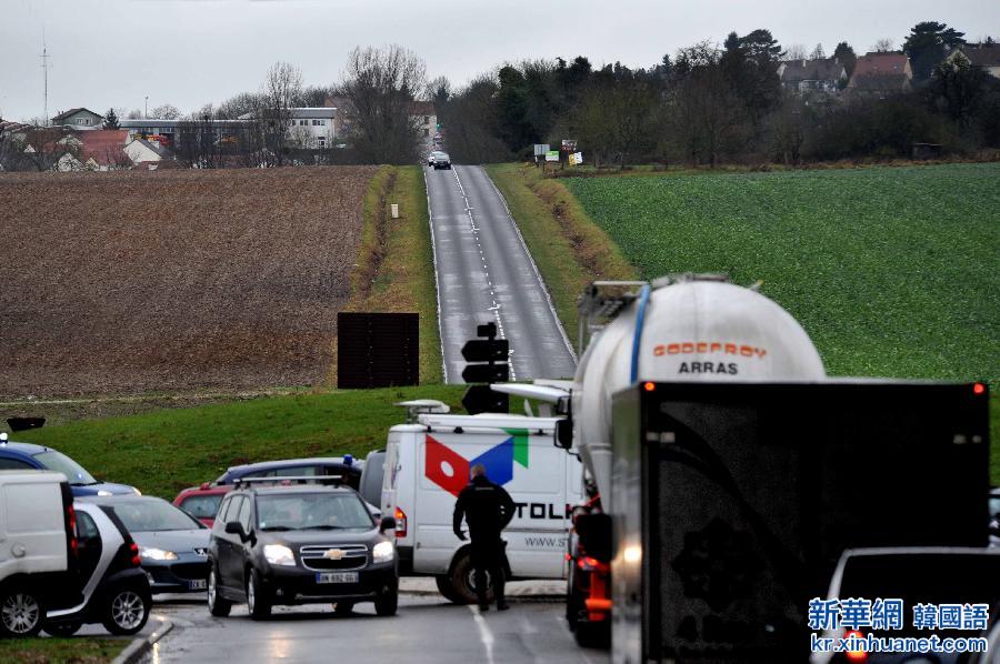 （国际）（4）法国《沙尔利周刊》袭击案两名在逃嫌疑人被击毙