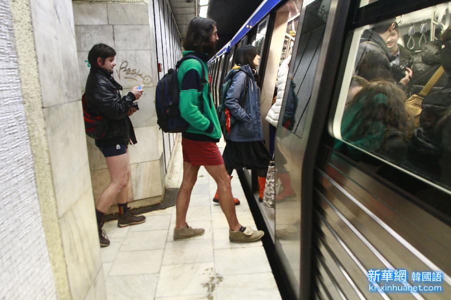 （国际）（1）“不穿裤子搭地铁”