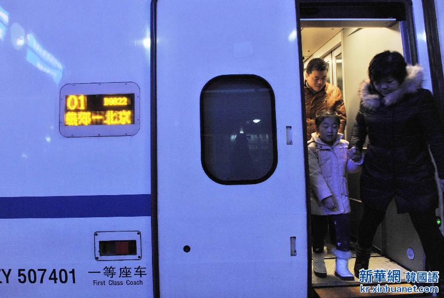 （社会）（1）燕郊至北京早晚高峰首开动车组临客列车