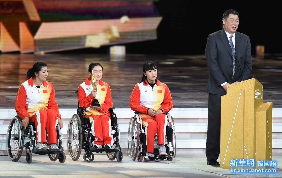 （体育）（1）体坛风云人物年度颁奖典礼：中国女子轮椅篮球队获年度残疾人体育精神奖
