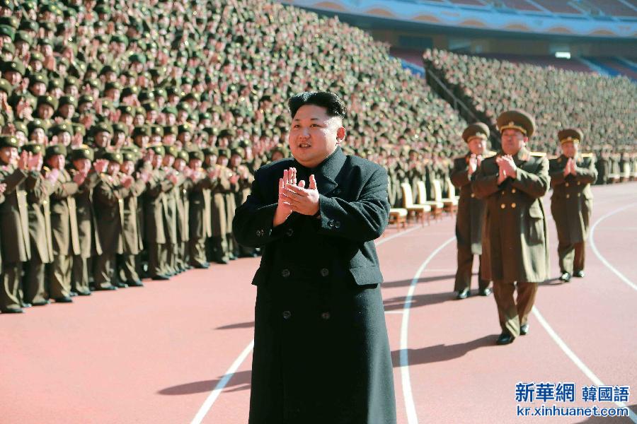 （国际）（1）金正恩同朝鲜人民军官兵合影