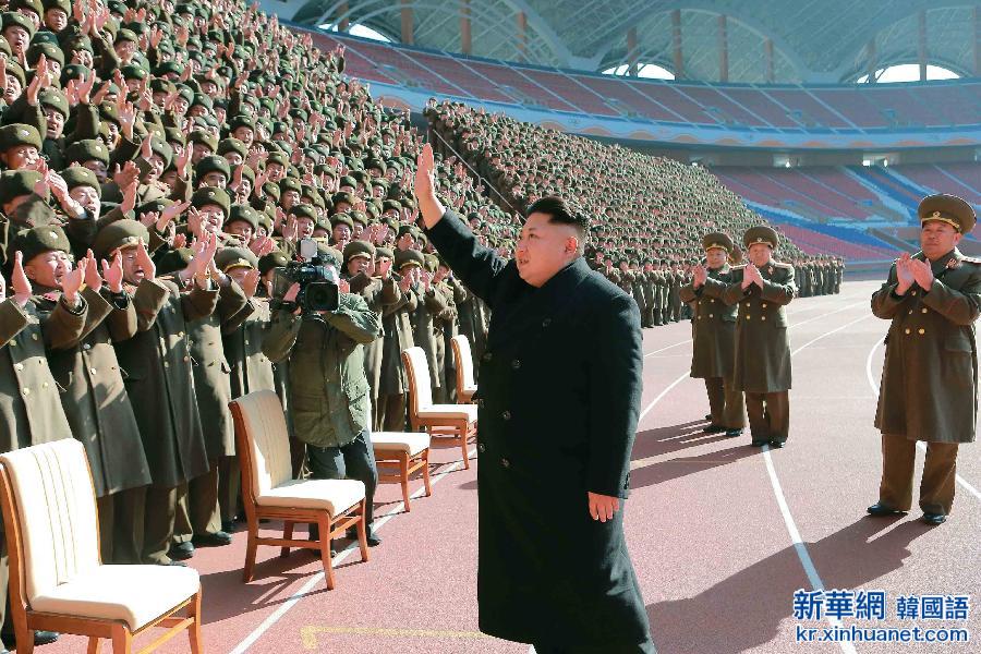 （国际）（2）金正恩同朝鲜人民军官兵合影