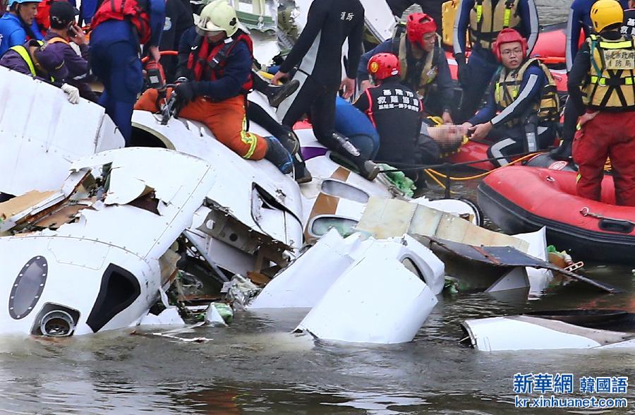 #（社会）（2）直击台湾复兴航空坠河客机搜救现场