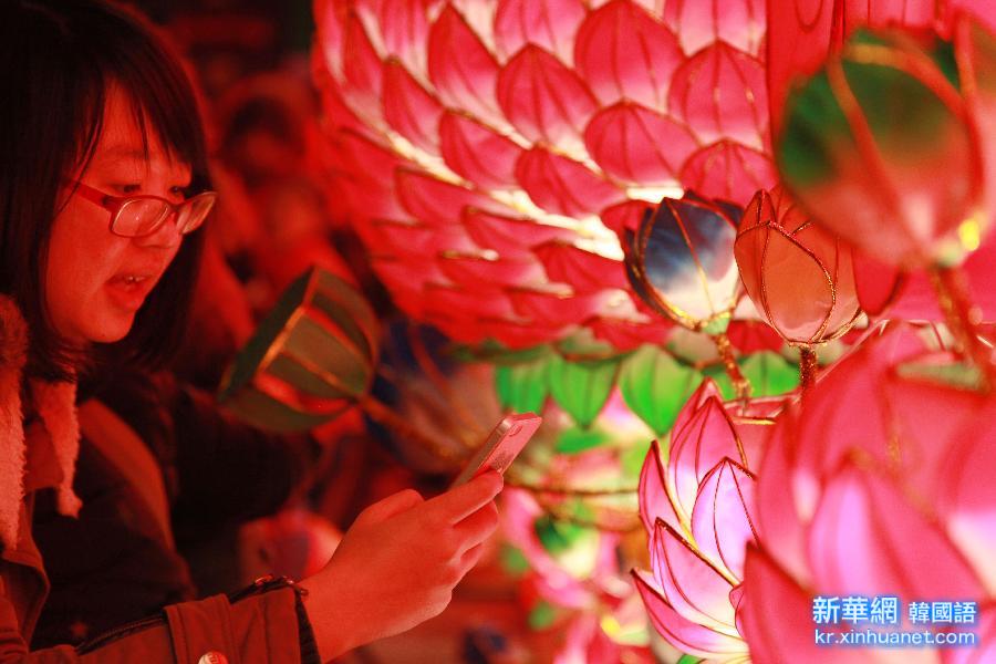 #（文化）（1）南京：秦淮灯会“小年”正式亮灯