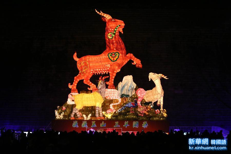 #（文化）（2）南京：秦淮灯会“小年”正式亮灯