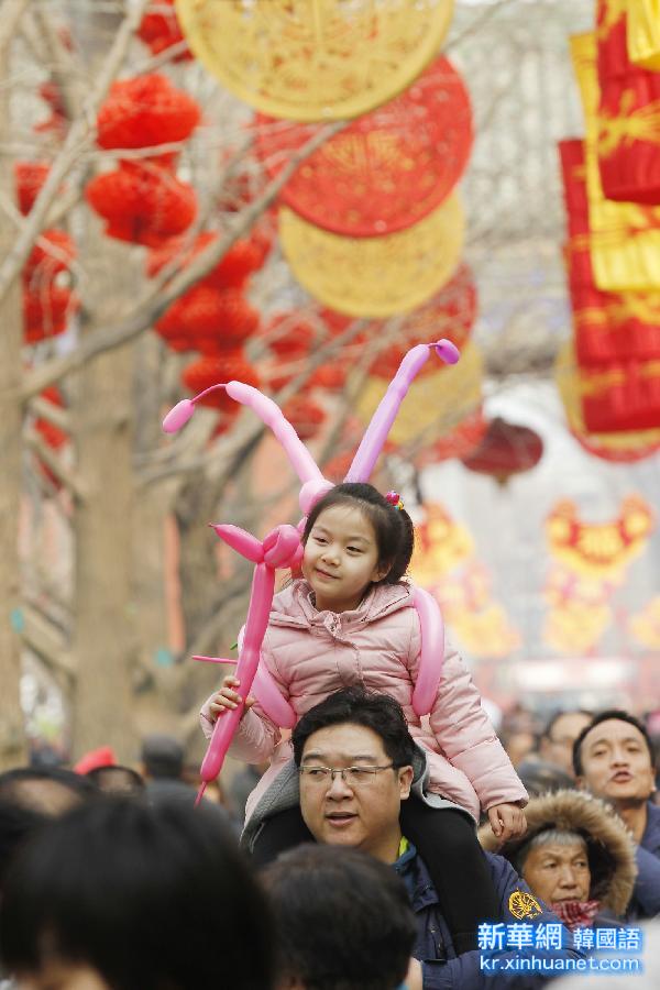 #（社会）（5）北京庙会喜气洋洋