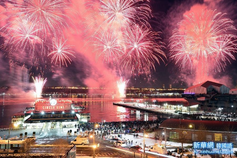 （国际）（1）纽约燃放焰火庆祝中国农历新年