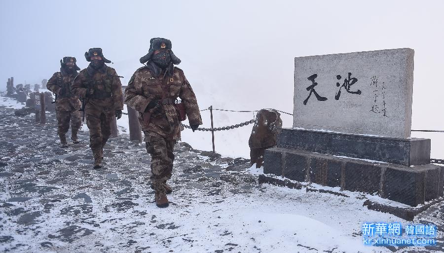（新春走基层）（1）中国东北海拔最高哨所的除夕