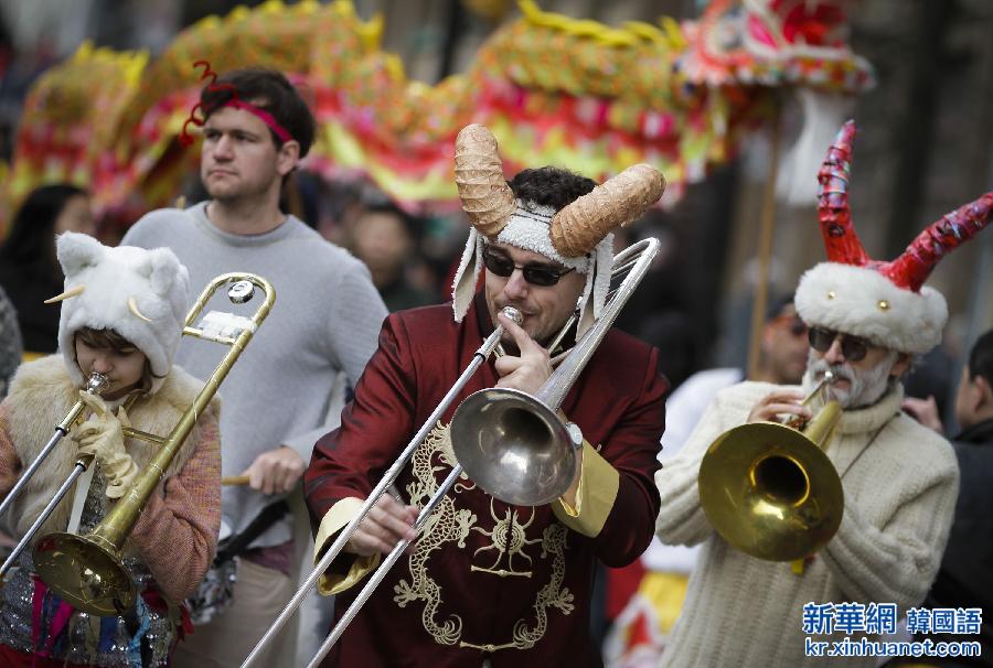 （国际·海外过春节）（3）温哥华举行春节狂欢游行