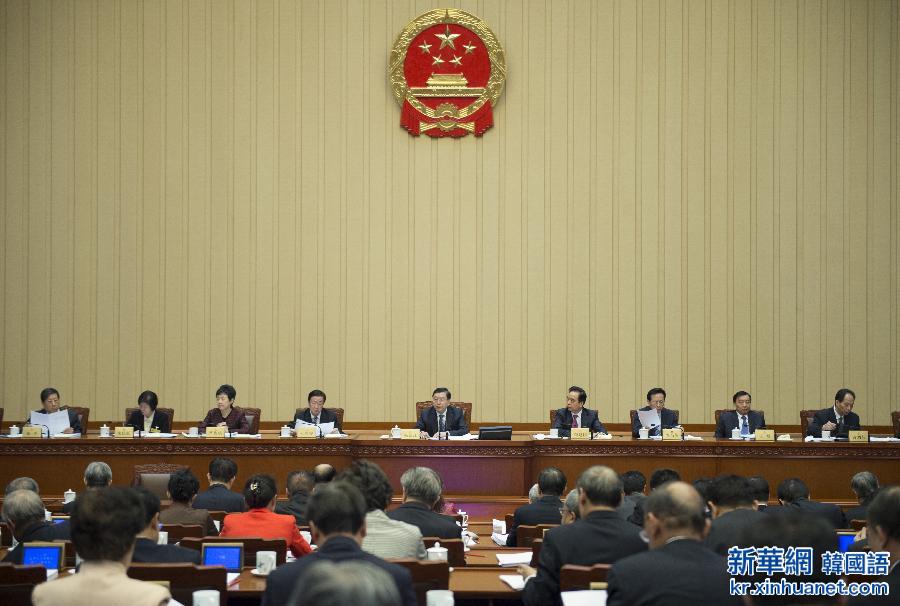 （时政）（1）十二届全国人大常委会第十三次会议在京举行