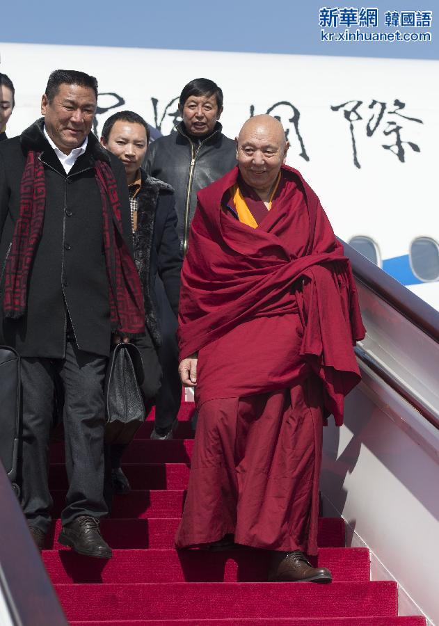 （两会）（2）来自西藏自治区的全国政协委员抵京