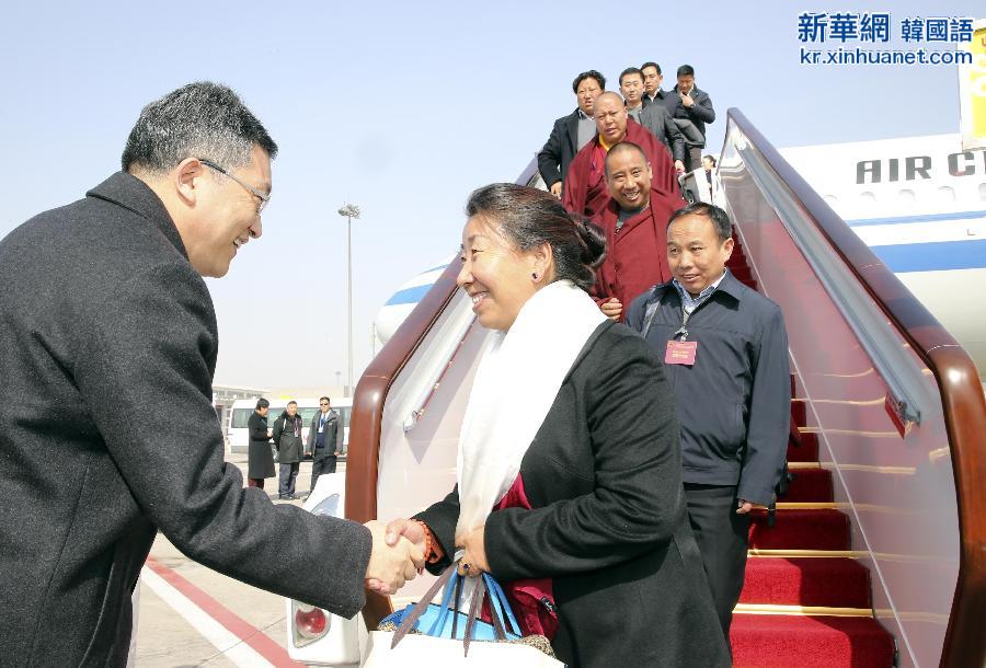 （两会）西藏代表团抵京