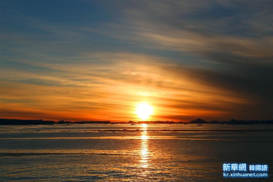 （第31次南极科考）（2）夕阳下的南极冰川