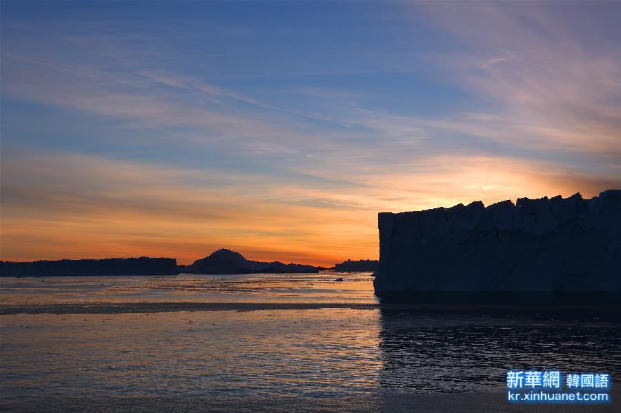 （第31次南极科考）（3）夕阳下的南极冰川
