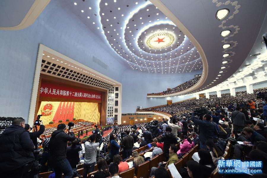 （两会·人大开幕）（14）十二届全国人大三次会议在京开幕 