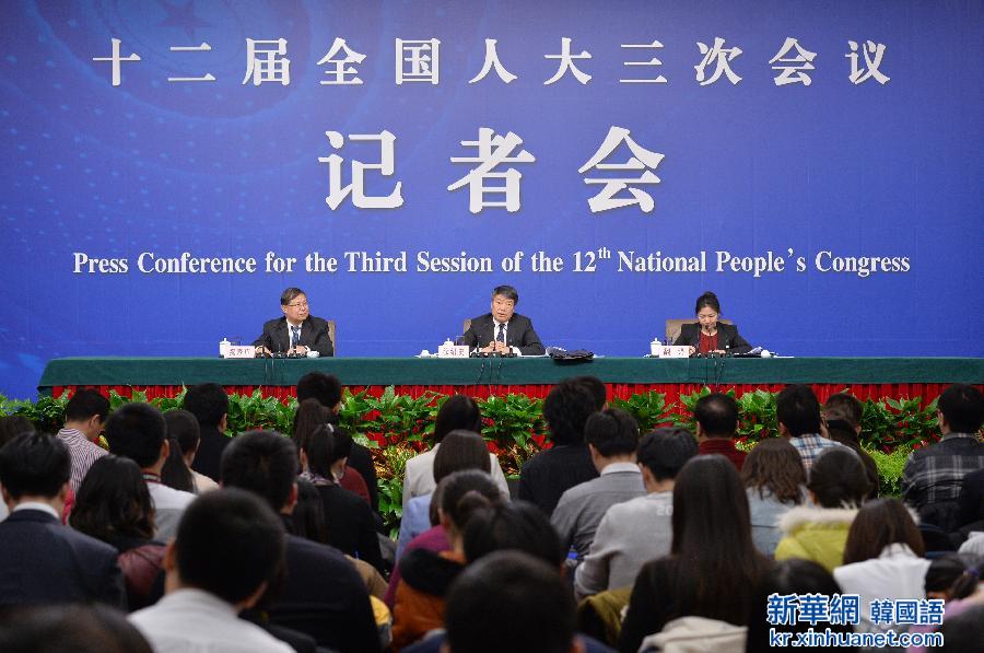 （两会）（3）国家发改委主任徐绍史就“经济社会发展与宏观调控”答记者问