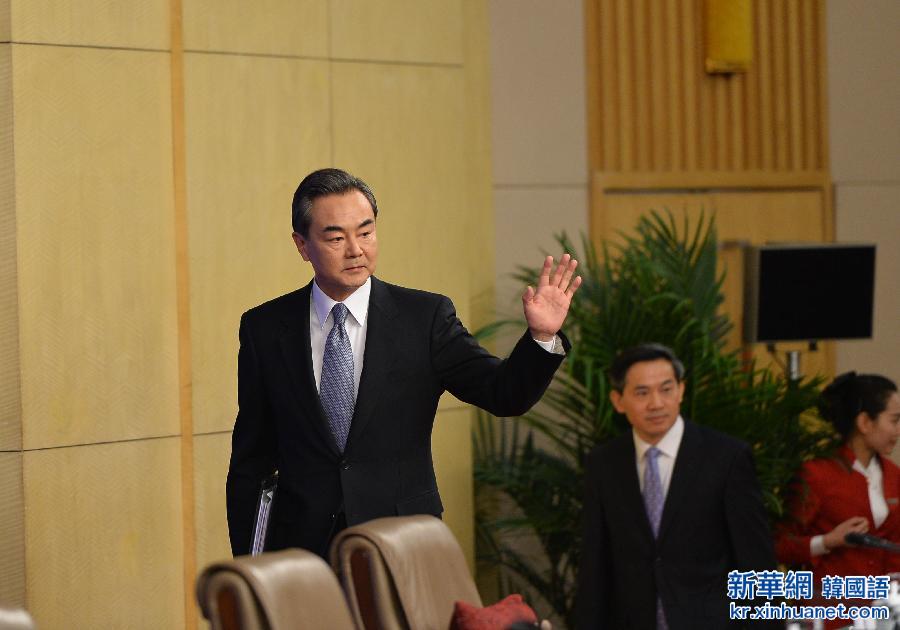 （两会）（4）外交部部长王毅答记者问