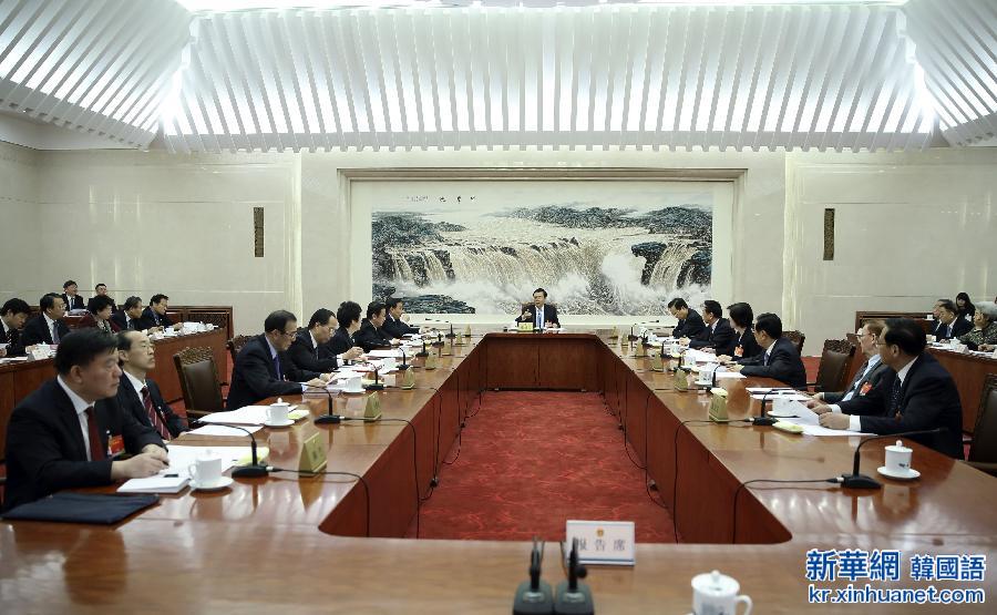 （两会）（2）张德江主持十二届全国人大三次会议主席团常务主席第二次会议