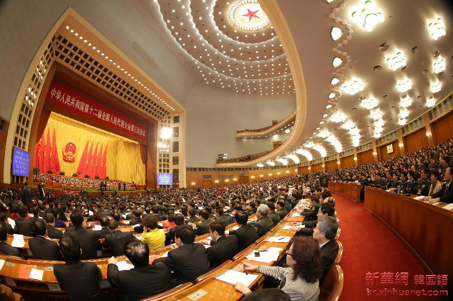 （两会·人大闭幕）（17）十二届全国人大三次会议在北京闭幕