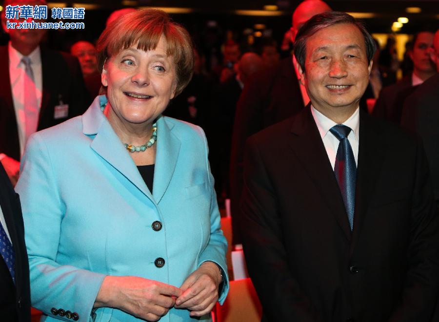 （XHDW）（2）马凯与德国总理默克尔共同出席汉诺威IT展开幕式