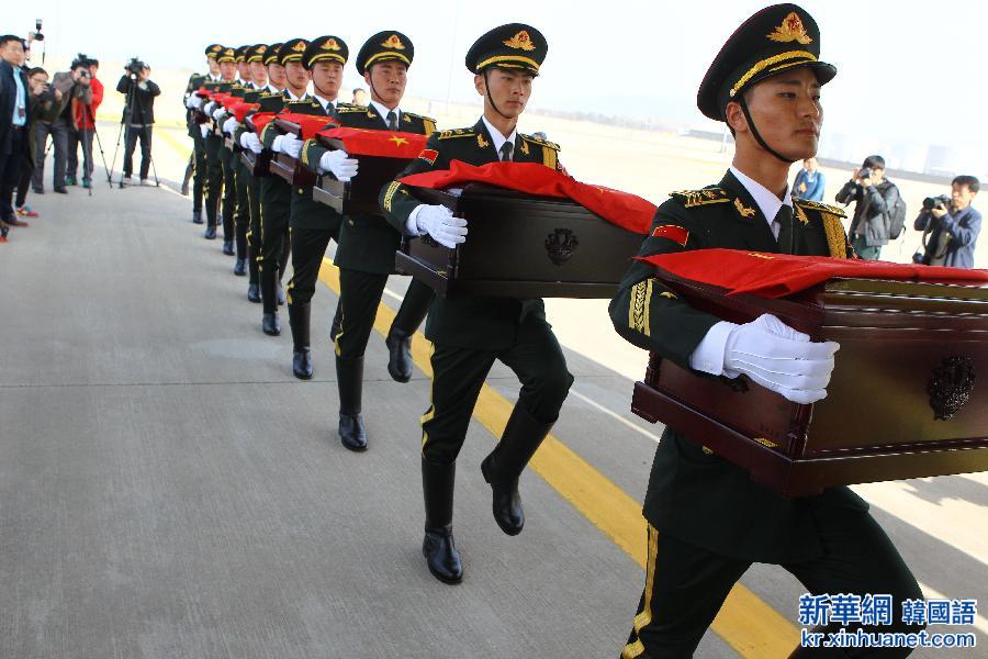 （国际）（2）中韩双方再次交接在韩中国人民志愿军烈士遗骸
