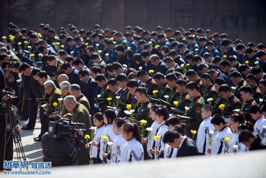 （社会）（8）第二批在韩中国人民志愿军烈士遗骸安葬仪式在沈阳举行