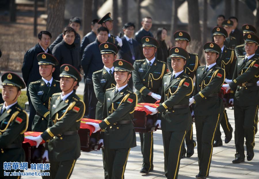 （社会）（10）第二批在韩中国人民志愿军烈士遗骸安葬仪式在沈阳举行