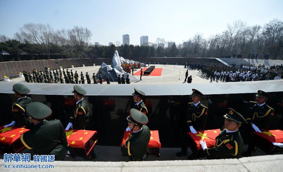 （XHDW）（2）第二批在韩中国人民志愿军烈士遗骸安葬仪式在沈阳举行