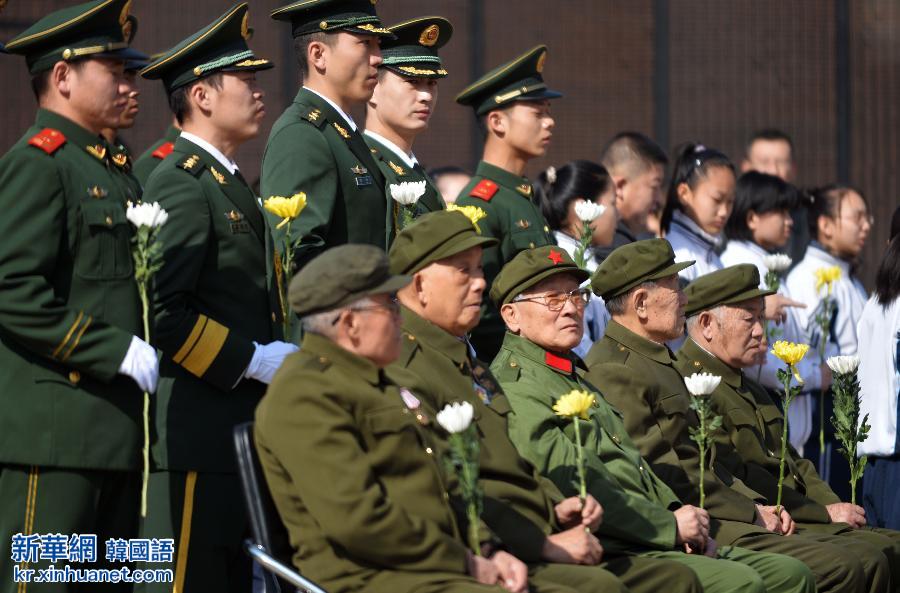 （XHDW）（5）第二批在韩中国人民志愿军烈士遗骸安葬仪式在沈阳举行