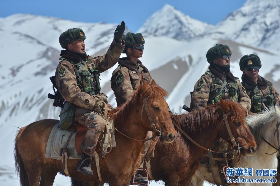 （军事）（2）解放军喜马拉雅山踏雪巡边