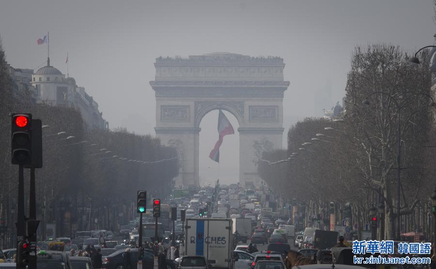 （国际）（1）巴黎应对空气污染 车辆临时单双号限行