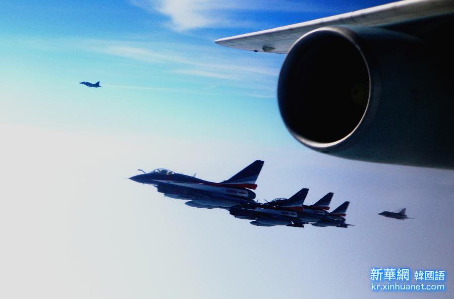 （国际·图文互动）（2）空军八一飞行表演队获赞“闪亮的中国名片”　回国途中由泰国“鹰狮”战机伴随飞行