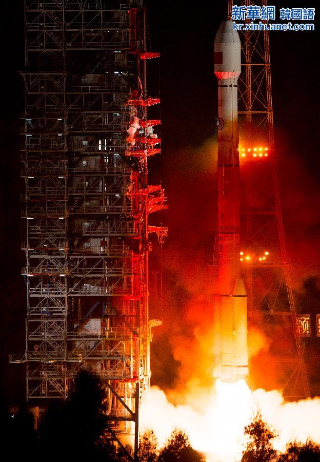 （新华直击）（1）我国成功发射首颗新一代北斗导航卫星