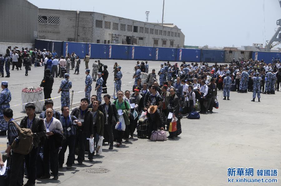 （国际）（2）571名中国公民安全撤离也门 