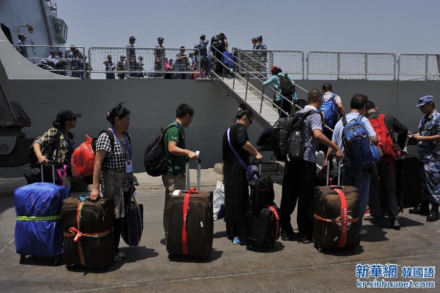 （国际）（5）571名中国公民安全撤离也门 