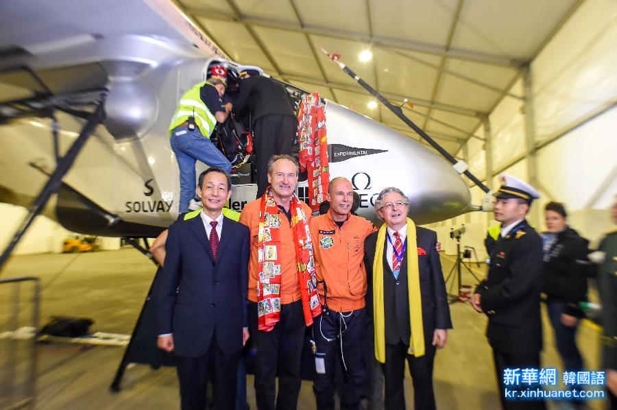 （科技）（4）世界最大太阳能飞机抵达重庆 开启中国旅程