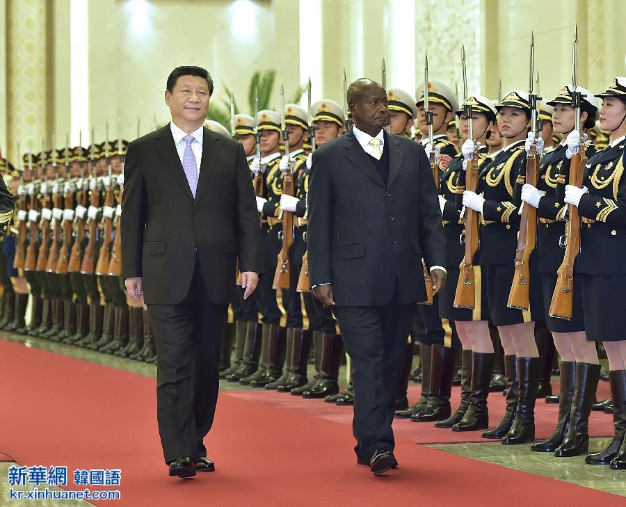 （时政）习近平同乌干达总统穆塞韦尼举行会谈 