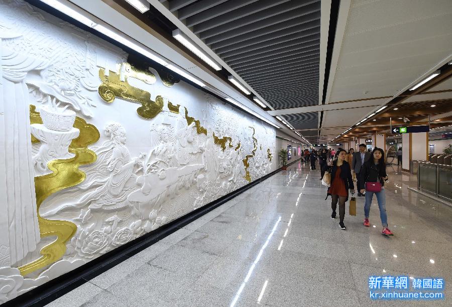 （社会）（1）南京地铁3号线开通 打造“红楼”地铁文化