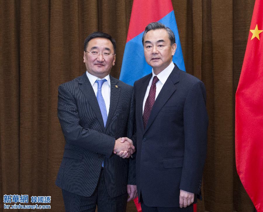 （XHDW）王毅与蒙古国外长普日布苏伦举行会谈