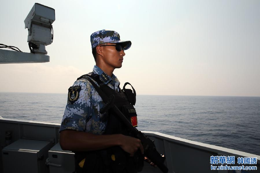 （国际·图文互动）（4）通讯：保护同胞的诺亚方舟——探访中国海军第19批护航编队潍坊舰