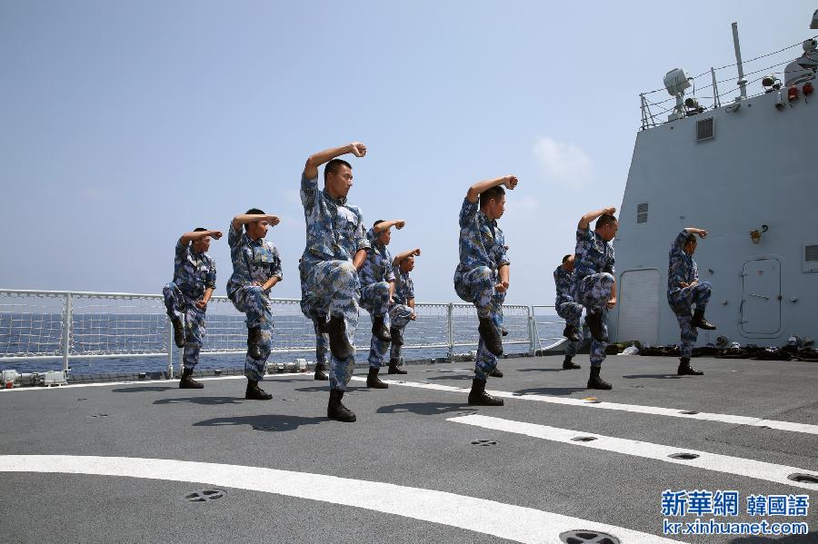 （国际·图文互动）（5）通讯：保护同胞的诺亚方舟——探访中国海军第19批护航编队潍坊舰