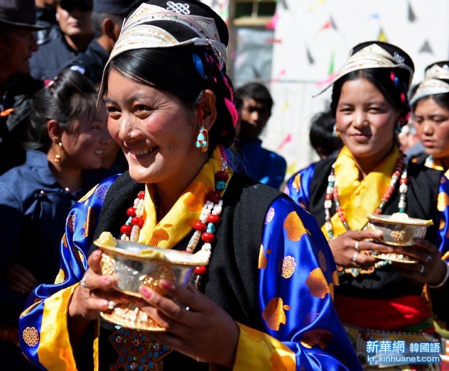（文化）（4）西藏林芝：桃花节上秀歌舞