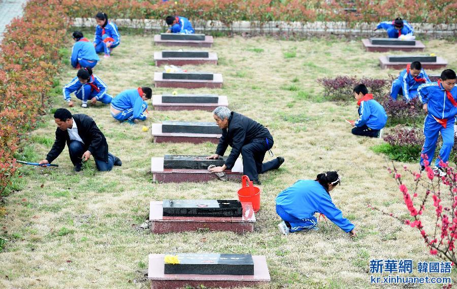 （走基层 听民声）（3）4位老人70年爱心接力守护无名烈士墓