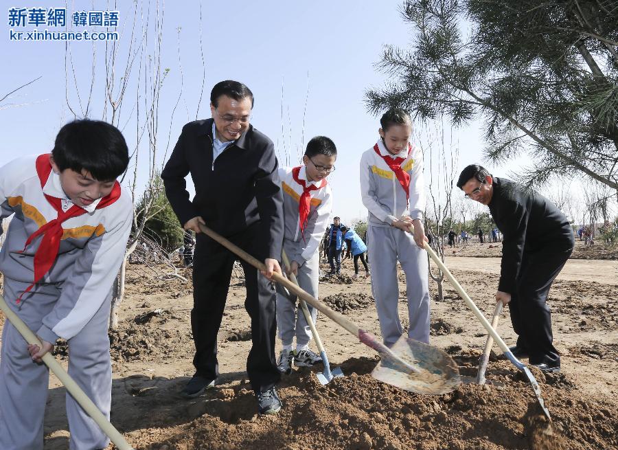 （XHDW）（1）党和国家领导人参加首都义务植树活动 